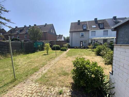 Rückansicht mit großem Garten - 7 Zimmer Reihenendhaus zum Kaufen in Lünen