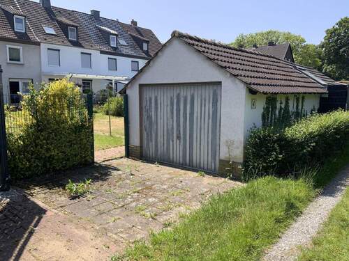 Garage und zusätzlicher Gartenzugang - 