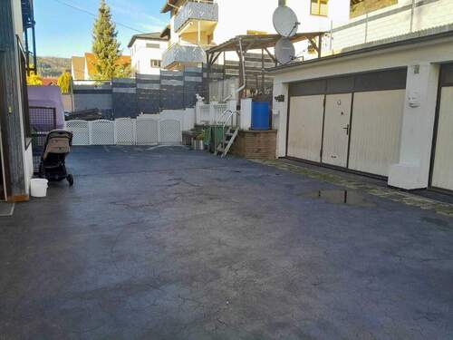 Hof, Garage, Stellplatz - 