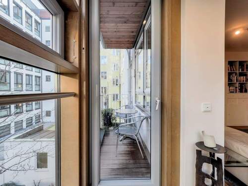 Blick Glaserker auf Balkon - 