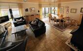 lichtdurchflutetes Wohn-und Esszimmer - 