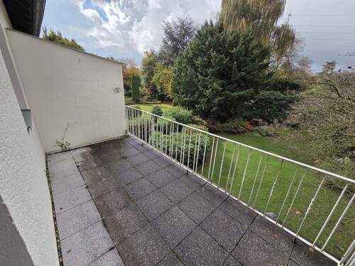 Balkon - 3-Zimmer-Wohnung im 1. OG - unrenoviert