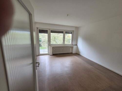 Wohnzimmer - 3 Zimmer Etagenwohnung in Mülheim (Ruhr)