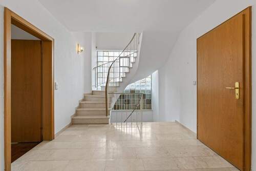 EG_Diele - 9 Zimmer Mehrfamilienhaus, Wohnhaus zum Kaufen in Marktoberdorf