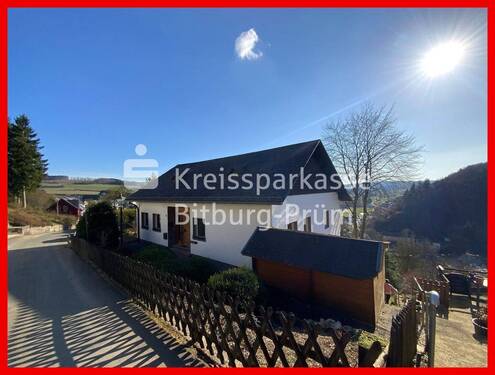 Strassenansicht - Wohnimmobilie mit traumhaftem Panoramablick ins Nimstal