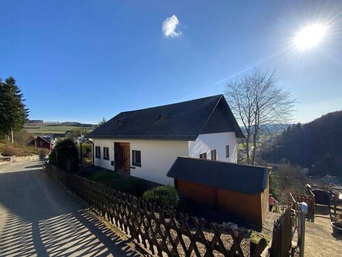 Strassenansicht - 1 Zimmer Mehrfamilienhaus, Wohnhaus zum Kaufen in Schönecken