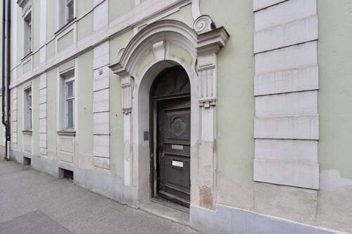 Eingang.jpeg - Historisches Mehrfamilienhaus (Einzeldenkmal) mit 6 Wohneinheiten!