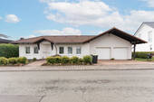 Ansicht von Straße - 6 Zimmer Einfamilienhaus zum Kaufen in Schauenburg / Martinhagen
