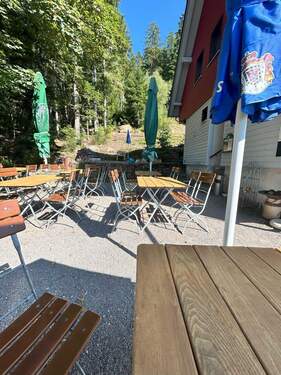 Außenterrasse für ungestörte Feiern - 