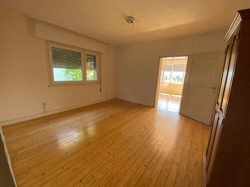 Kinder-Arbeits-Zimmer, Blick Richtung Tür zum Schlafzimmer - 