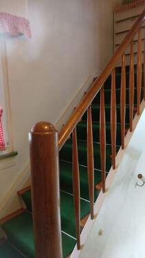 Treppenhaus Blick nach Westen: Erste Treppe zum OG - 