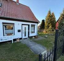 Kleine Doppelhaushälfte mit 3 Zimmern und idyllischem Grundstück - Klein Kussewitz