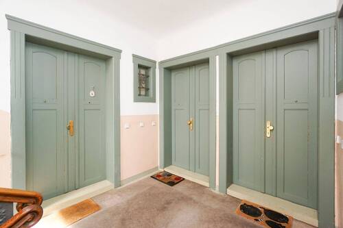 Hausflur - Etagenwohnung mit 64,00 m&sup2; in Dresden zum Kaufen