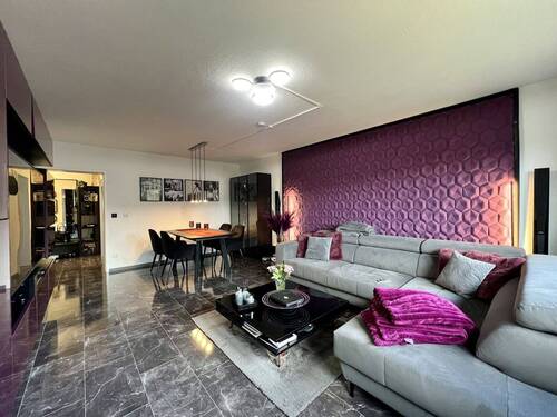 Wohnzimmer - 3 Zimmer Etagenwohnung zum Kaufen in Erlangen