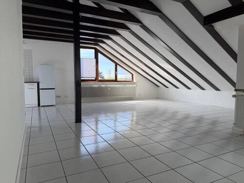 Offenes Wohnkonzept - Lichtdurchflutete 3-Zimmer-DG-Wohnung mit offenem Wohnkonzept in ruhiger Lage