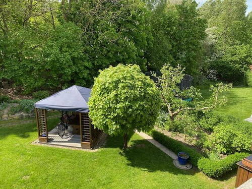 Garten mit Pavillon - 