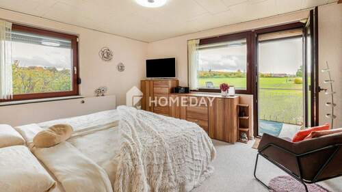 1. OG Schlafzimmer 1 - 