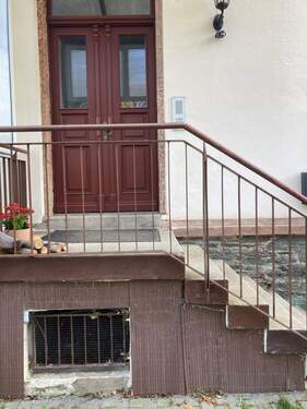 Zugang Eingang - 3 Zimmer Etagenwohnung zum Kaufen in Chemnitz