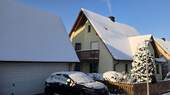 Vorderansicht mit Garage - 