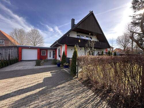 Großzügige Zufahrt zum Haus - Großes Einfamilienhaus zum Einziehen