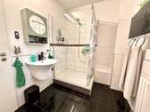 Saniertes Duschbad EG - 