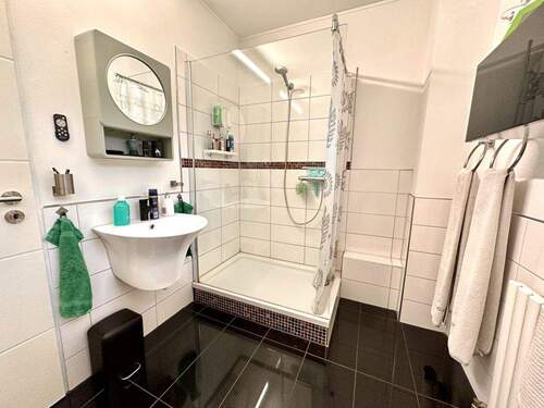 Saniertes Duschbad EG - 
