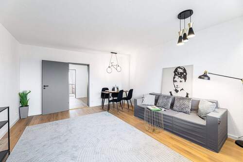 Großzügiges Wohnzimmer - 3 Zimmer Etagenwohnung in Hallstadt