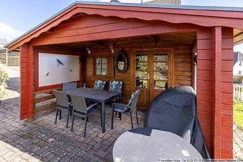 Holzgartenhaus mit Sitzmöglichkeit - 