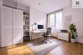 Arbeitszimmer (KI gestaged) - 