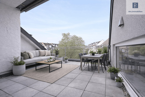 Sonnige Loggia (KI gestaged) - 