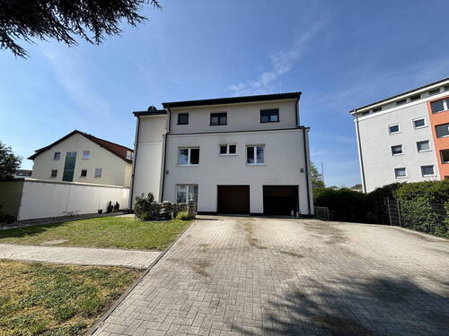 Vorgarten/Garagen - 1 Zimmer Mehrfamilienhaus, Wohnhaus zum Kaufen in Heusenstamm