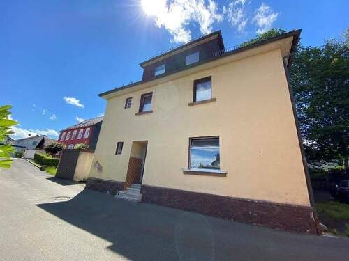 Außenansicht - 1 Zimmer Mehrfamilienhaus, Wohnhaus in Naila