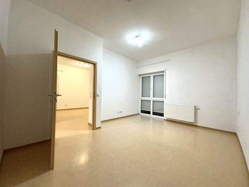 Schlafzimmer 1_2 - 2 Zimmer Etagenwohnung in Tuningen