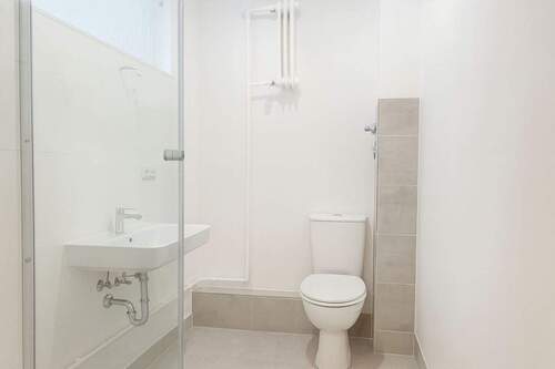 Badezimmer - Etagenwohnung mit 58,00 m&sup2; in Berlin zur Miete