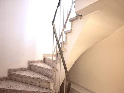 Treppenhaus - 9 Zimmer Mehrfamilienhaus, Wohnhaus in Velbert