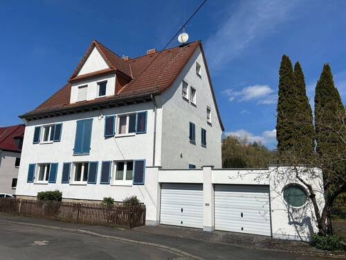 Ansicht mit Garagen - 1 Zimmer Mehrfamilienhaus, Wohnhaus zum Kaufen in Spangenberg
