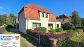 Nordgiebel und Zufahrt!.jpg - 7 Zimmer Mehrfamilienhaus, Wohnhaus zum Kaufen in Ducherow