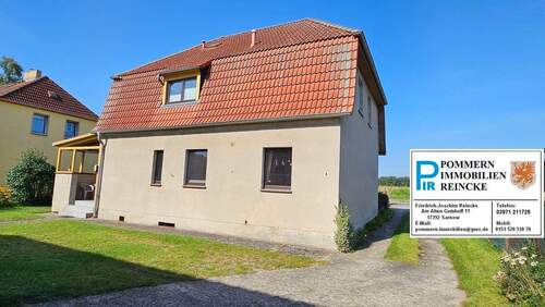 Hofansicht und Zufahrt!.jpg - 7 Zimmer Mehrfamilienhaus, Wohnhaus in Ducherow