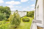 Ruhige DG-Wohnung mit Balkon ins Grüne - Freie sonnige 3,5-Zi. Wohnung im Grünen - Raum für neue Ideen