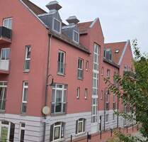 Sehr ruhige, geräumige 2,5-Zimmer-Wohnung mit Einbauküche im Herzen von Rottenburg zu vermieten. - Rottenburg a. d. Laaber