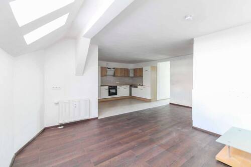 Wohnzimmer mit Küche - 5 Zimmer Einfamilienhaus zum Kaufen in Magdeburg