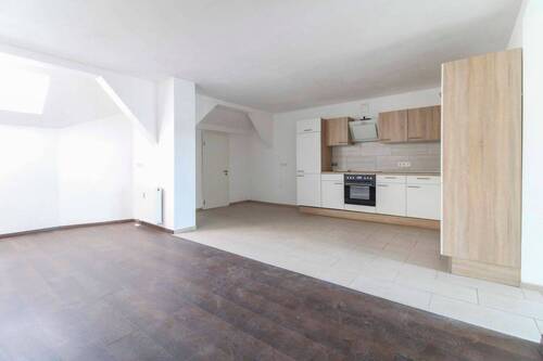 Wohnzimmer mit Küche - 5 Zimmer Einfamilienhaus in Magdeburg