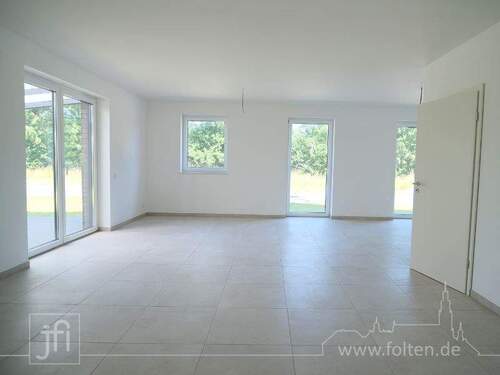 sehr großzügiges Wohn- und Esszimmer - Doppelhaushälfte mit 128,40 m&sup2; in Leer (Ostfriesland) zur Miete