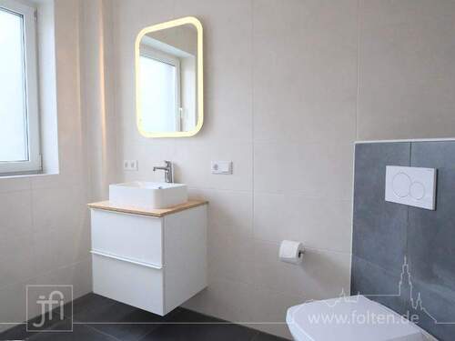 Dusche und WC im EG - 