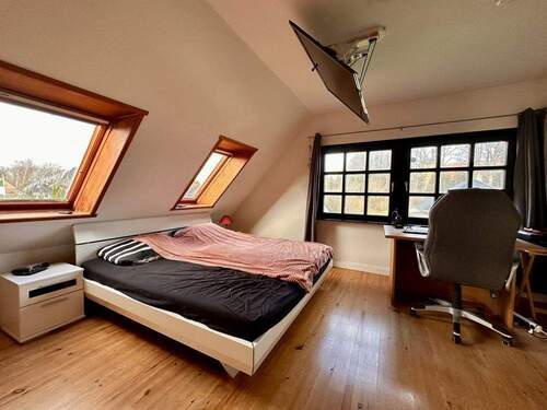 Schlafzimmer 3 mit viel Helligkeit - 