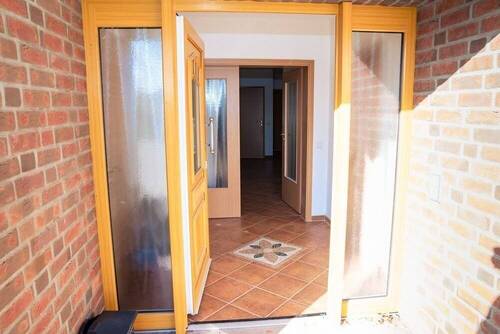 Eingangsbereich - Großzügiges Wohnhaus mit Betriebsgebäude und Büro in perfekter Lage