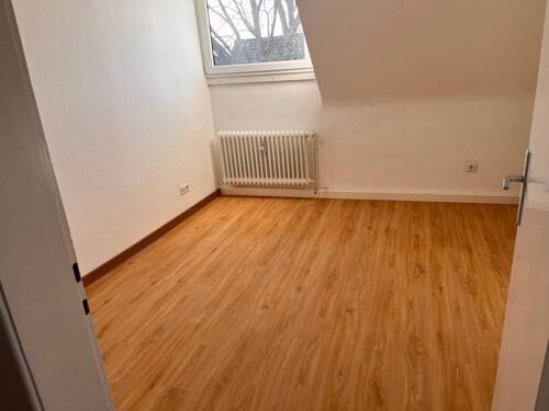 Zimmer 2 - 4 Zimmer Etagenwohnung in Solingen