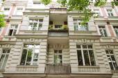 Fassade - Bezugsfrei ab 012029: Stilvolle Altbauwohnung mit 3 Zimmern im Kollwitz-Kiez