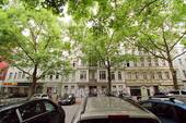 Straßenfront - 3 Zimmer Etagenwohnung zum Kaufen in Berlin-Prenzlauer Berg