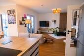 Kueche Blick Wohnzimmer - Moderne stilvolle Wohnung zu verkaufen!